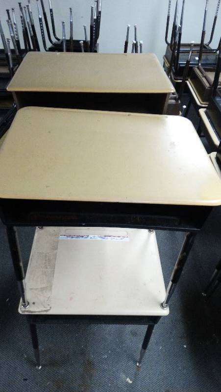 lot 406 image: 4 - Child desk wadjustable legs.