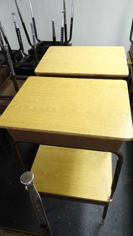 lot 407 image: 4 - Child desk wadjustable legs.