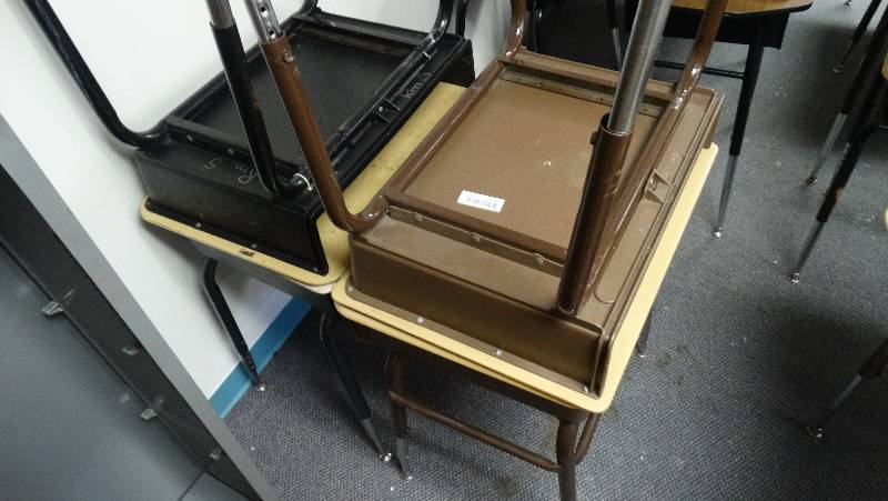 lot 414 image: 4 - Child desk wadjustable legs.