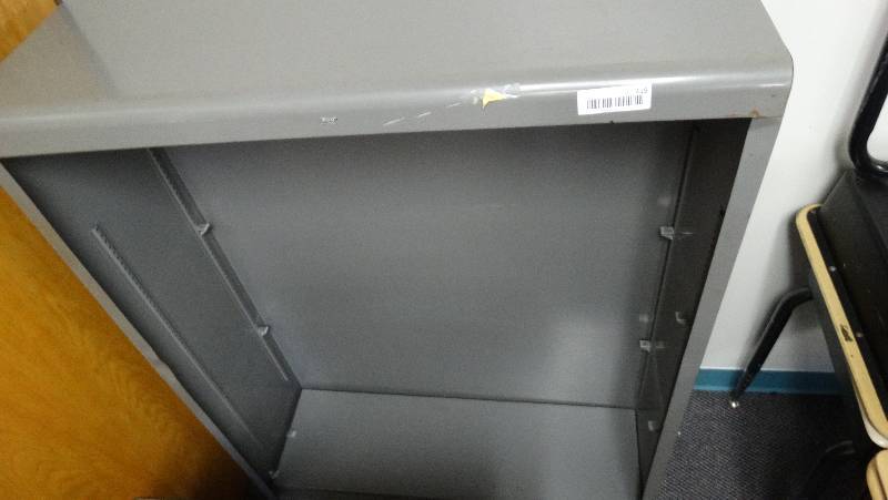 lot 419 image: Metal shelf.