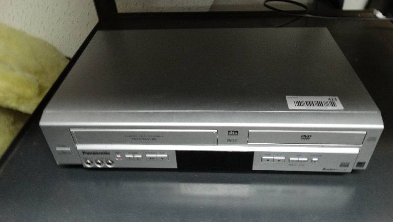 lot 423 image: Panasonic VHS & DVD player.