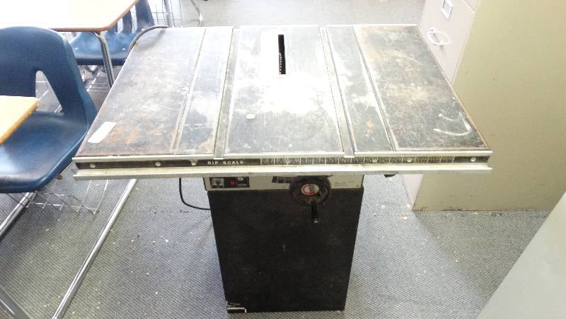 lot 424 image: Table saw Rockwell.