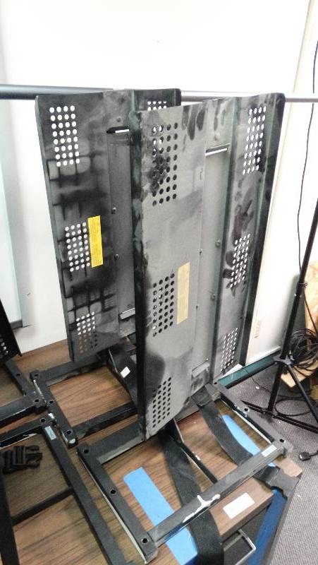 lot 431 image: 2 - TV mounts.