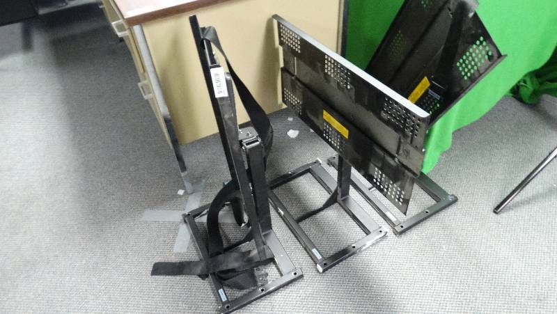 lot 433 image: 3 - TV mounts.