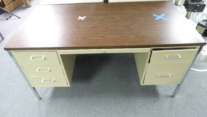 lot 434 image: Metal desk.