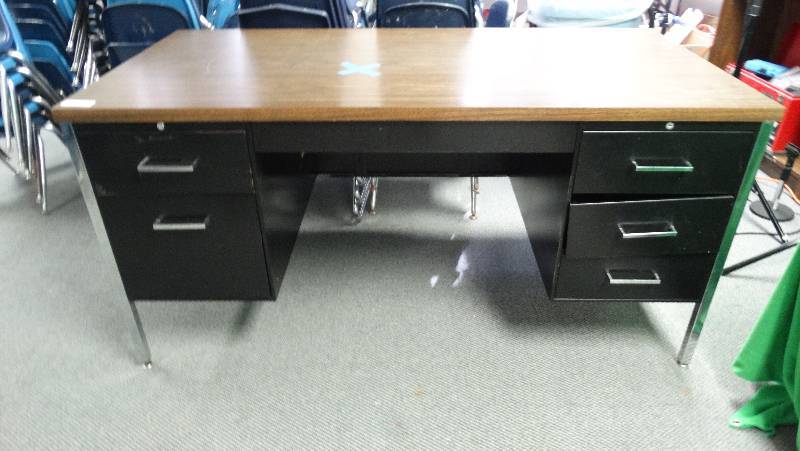 lot 438 image: Metal desk.