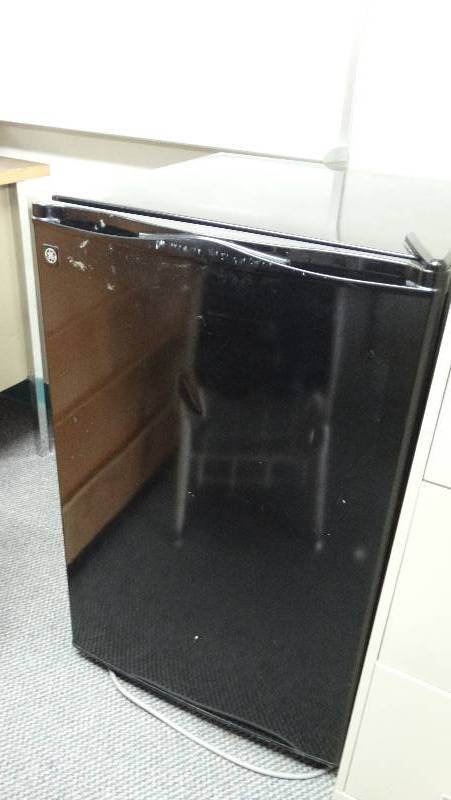 lot 360 image: GE refrigerator (not tested).