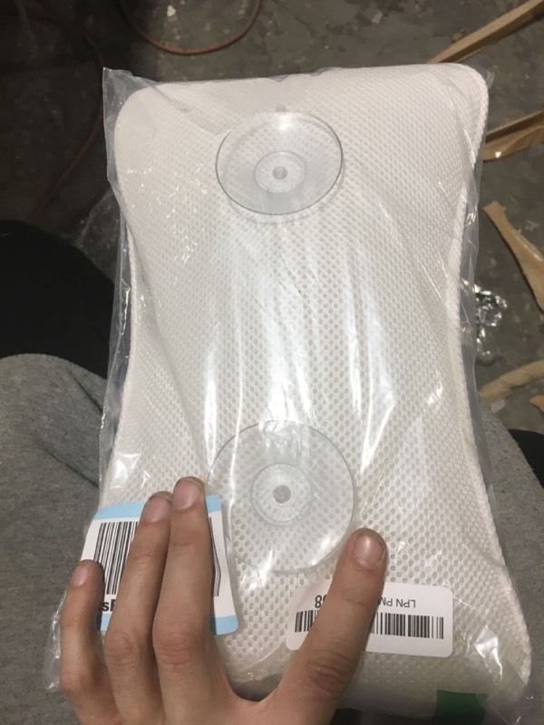 lot 20099 image: Bath Tub Pillow with suction cups and hook