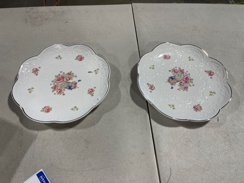 lot 20540 image: 2 small decorative plates