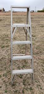 lot 3067 image: 5ft Aluminum Ladder