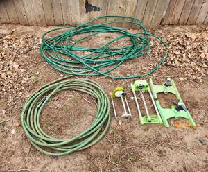 lot 3078 image: Garden Hoses and Sprinklers