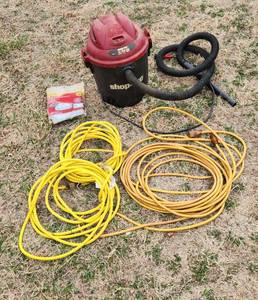 lot 3082 image: Shop Vac and Heavy-Duty Extension Cords