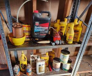 lot 3005 image: Coolant and Oil - Contents on 2 Shelves