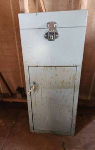 lot 3011 image: Metal Storage Cabinet with Key - 12.5 x 10 x 30