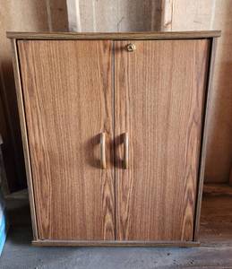 lot 3013 image: Storage Cabinet with Key - 24 x 12 x 29
