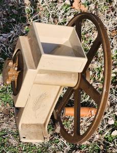 lot 3018 image: Browning Grinder AK-154