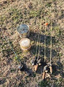 lot 3032 image: Fishing Poles, Submersible Fishing Lights and Bucket (Found lid after picturing)