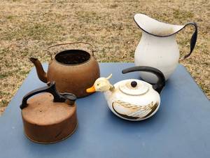 lot 3048 image: Enamelware and Copper Pots