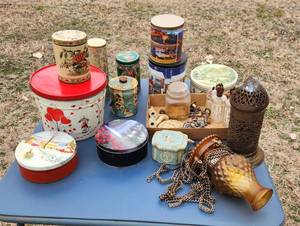 lot 3060 image: Vintage Tins, Handles and Hanging Light