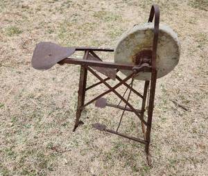 lot 3064 image: Antique Pedal-Powered Grinding WheelSharpening Stone