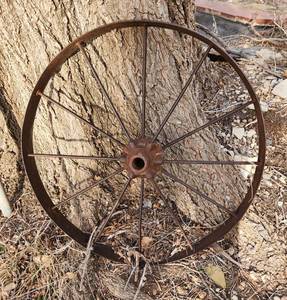 lot 1008 image: Antique Wagon Wheel