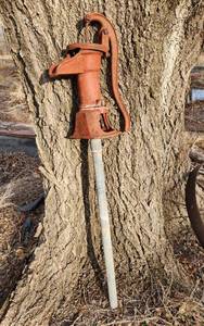 lot 1009 image: Vintage Hayes Pump & Planter CO Galva ILL Cast Iron Farm Hand Water Well Pump