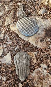 lot 1010 image: 3pc Stone Alligator GardenLawn Art