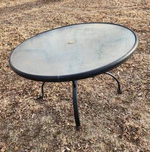 lot 1016 image: Outdoor Table 48 Diameter