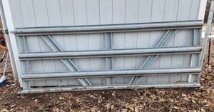 lot 1025 image: Steel Livestock Gate - 10ft