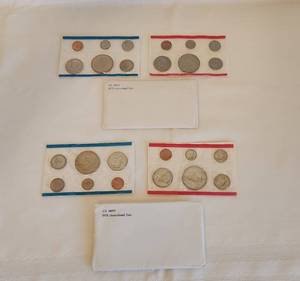 lot 501 image: US Mint 1975 & 1976 Uncirculated Coin Sets