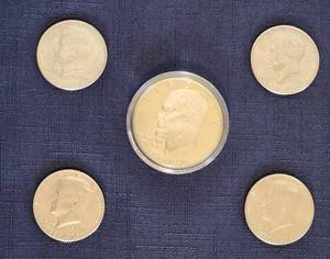 lot 510 image: 1776-1976 Bicentennial Silver Dollar and (4) 1776-1976 Bicentennial Half Dollars