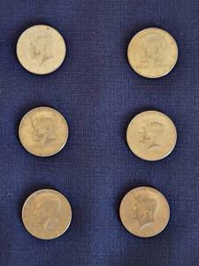 lot 513 image: (6) 1967 Kennedy Half Dollars
