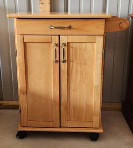 lot 4015 image: Home Style Kitchen Cart with 1 Drawer and Adjustable Shelf - 29 x 19 x 33.5