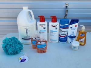 lot 4038 image: Shampoo, Lotion, Soap and Sponge