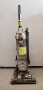lot 4054 image: Hoover WindTunnel Vacuum and Accessories - Model UH70400