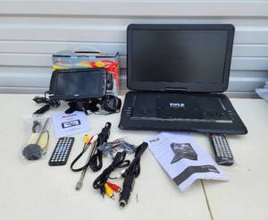 lot 4064 image: Pyle 15.5 Portable Multimedia Player and 7 Portable ACDC TV