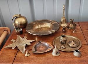 lot 4072 image: Brass and Copper Decor