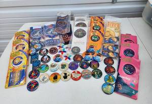 lot 4078 image: River Festival Buttons and Storage Tote