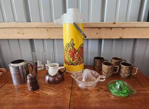 lot 4083 image: Vintage Carafe, Juicers, Cups, Sifter and Mugs