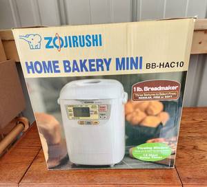 lot 4095 image: Zojirushi Hone Bakery Mini Model BB-HACI0