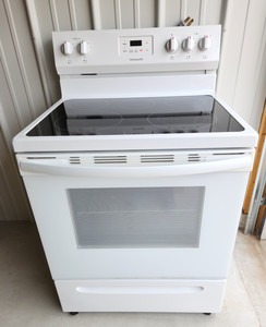 lot 4099 image: Frigidaire White Stove
