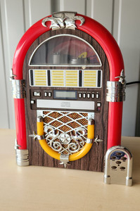 lot 4100 image: CD Radio Juke Box Model 7113