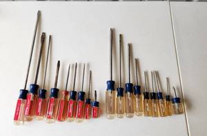 lot 4106 image: Craftsman Screwdrivers