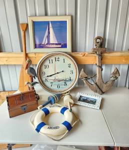 lot 4128 image: Nautical Decor
