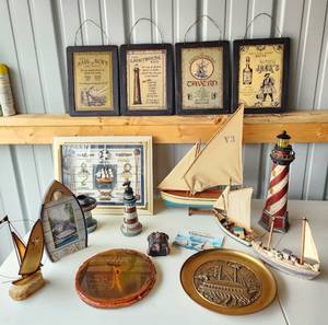 lot 4130 image: Nautical Decor