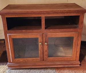 lot 6000 image: Eagle Pride TV Stand on Wheels - 41 x 22 x 23