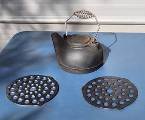 lot 6014 image: Cast Iron Kettle and 2 Lodge Cast Iron Trivets