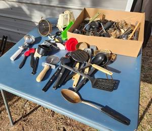 lot 6017 image: Kitchen Utensils
