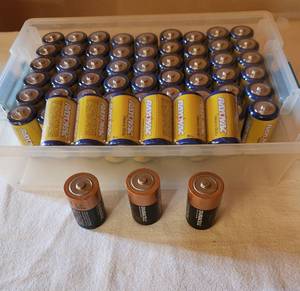 lot 6026 image: D Batteries in Tote