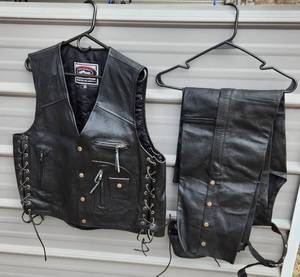 lot 6032 image: River Road XL Leather Vest and Pro Force XL Leather Chaps
